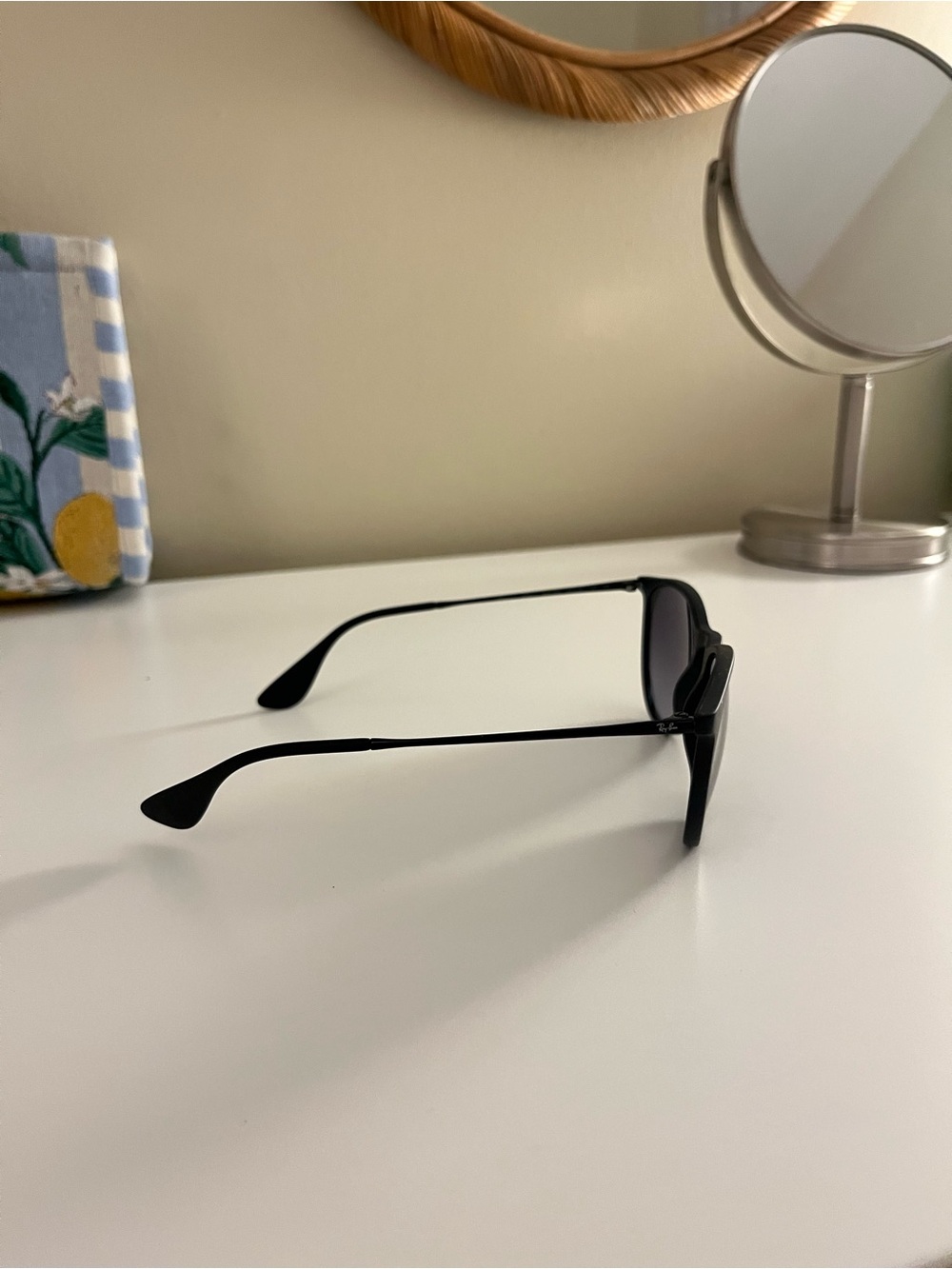 Ray-Ban “Erika Classic” in Black - Picture 4 of 4